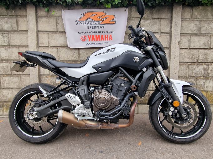 YAMAHA MT-07 (47.5CV) 4