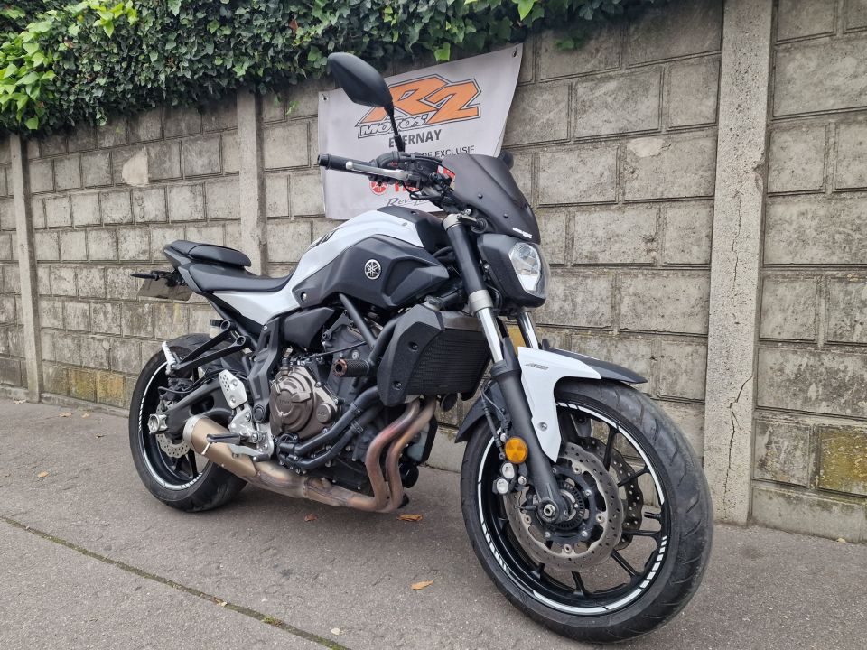 YAMAHA MT-07 (47.5CV) 4