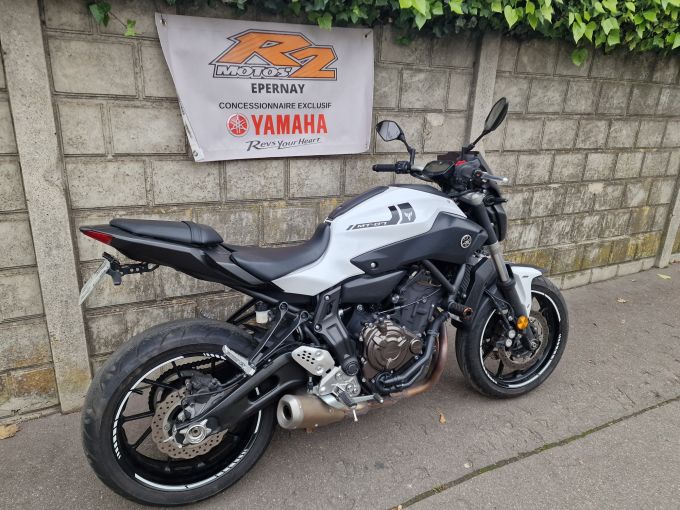 YAMAHA MT-07 (47.5CV) 4