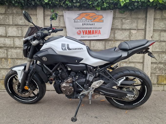 YAMAHA MT-07 (47.5CV) 4