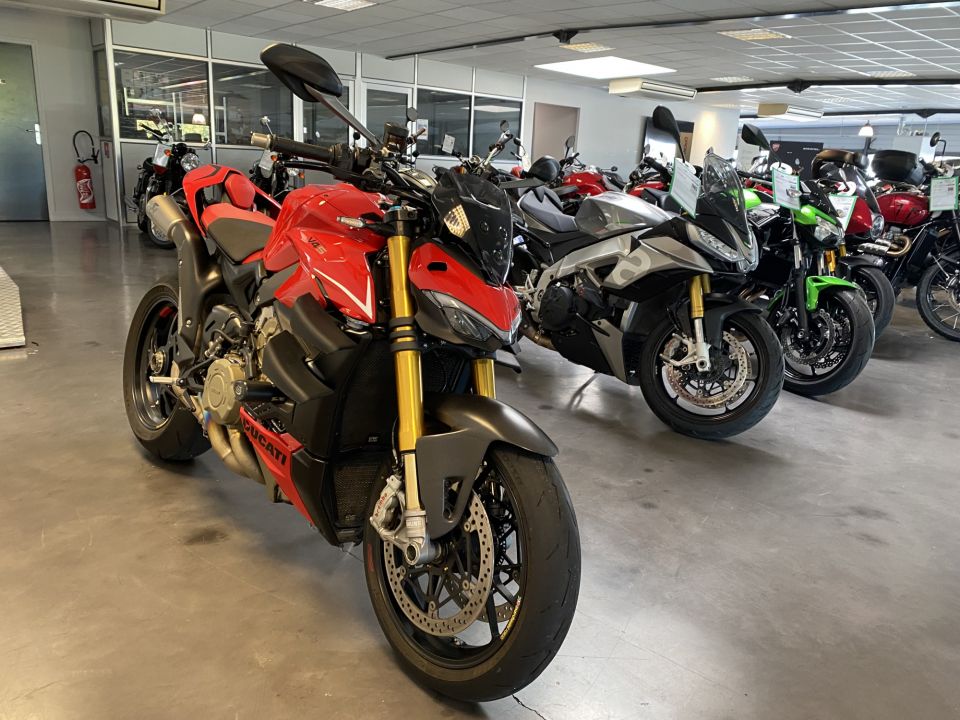 DUCATI STREETFIGHTER V4S 4