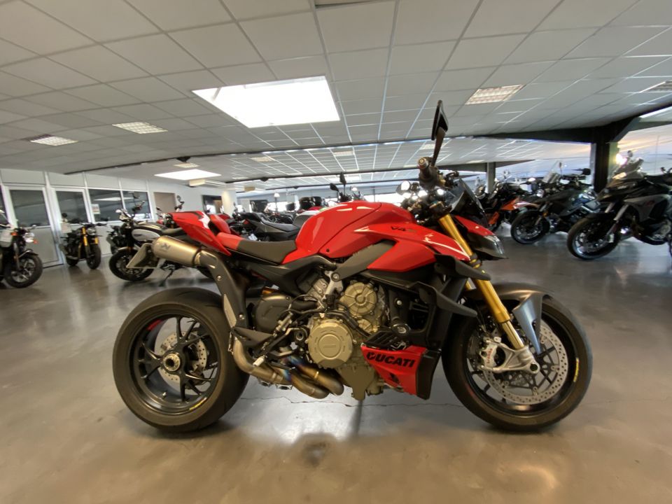 DUCATI STREETFIGHTER V4S 4