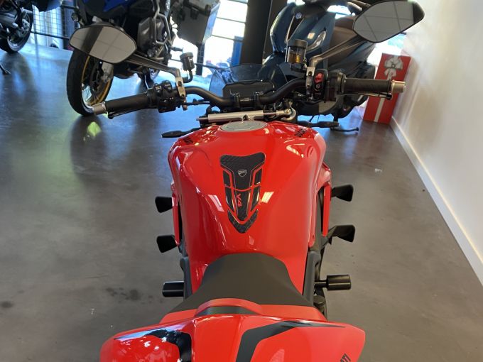 DUCATI STREETFIGHTER V4S 4