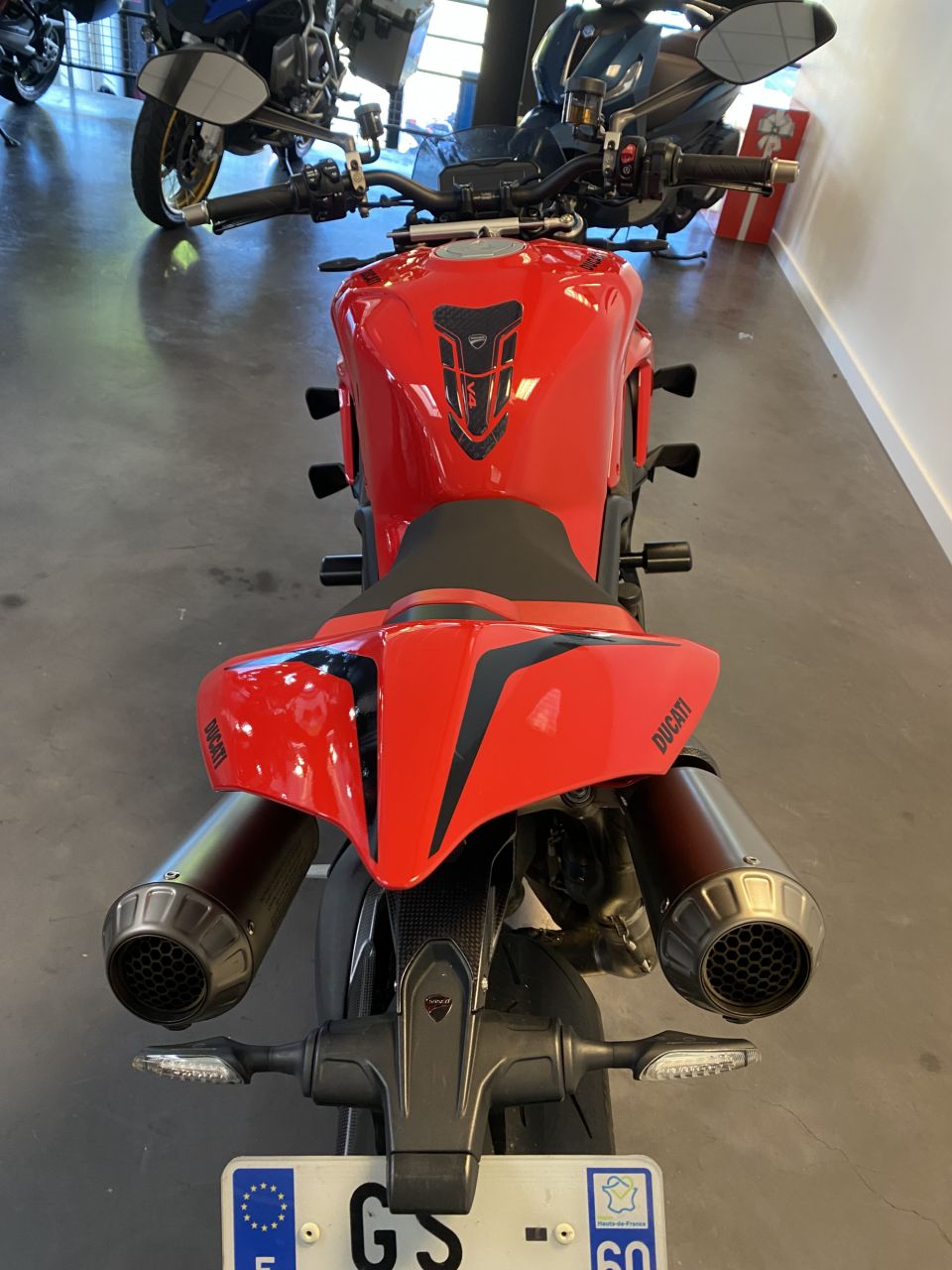 DUCATI STREETFIGHTER V4S 4