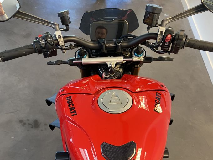 DUCATI STREETFIGHTER V4S 4
