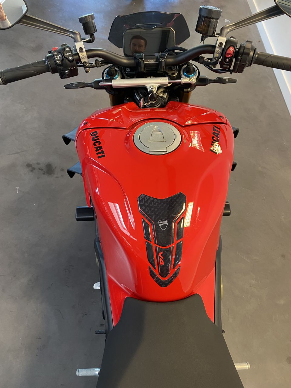 DUCATI STREETFIGHTER V4S 4