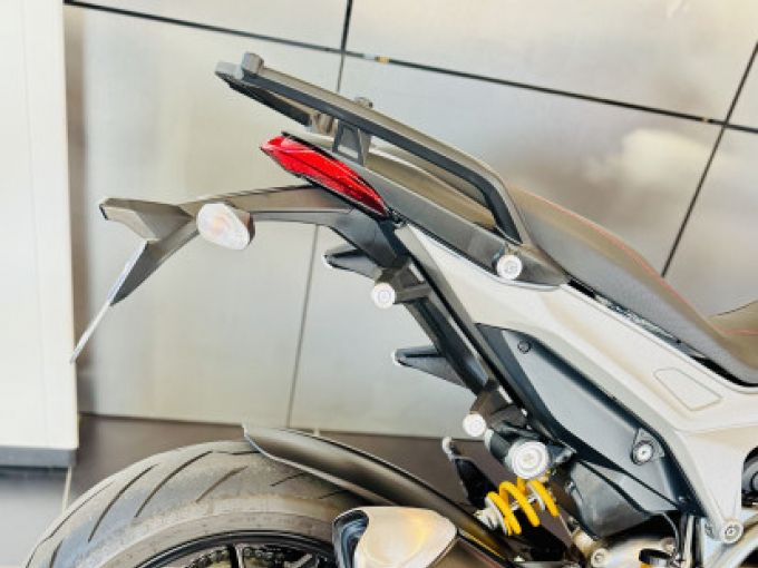DUCATI HYPERSTRADA 820 4