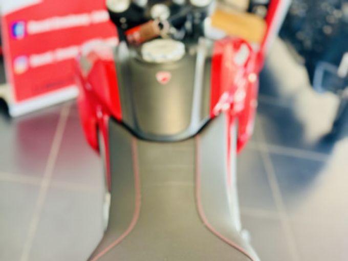 DUCATI HYPERSTRADA 820 4