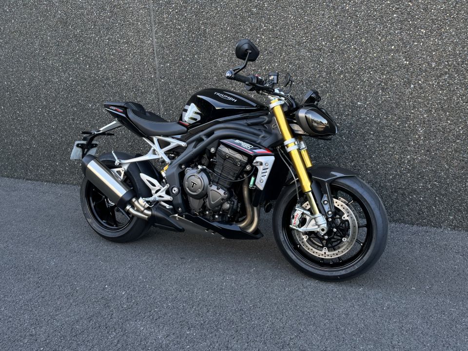 TRIUMPH SPEED TRIPLE 1200 RS 4