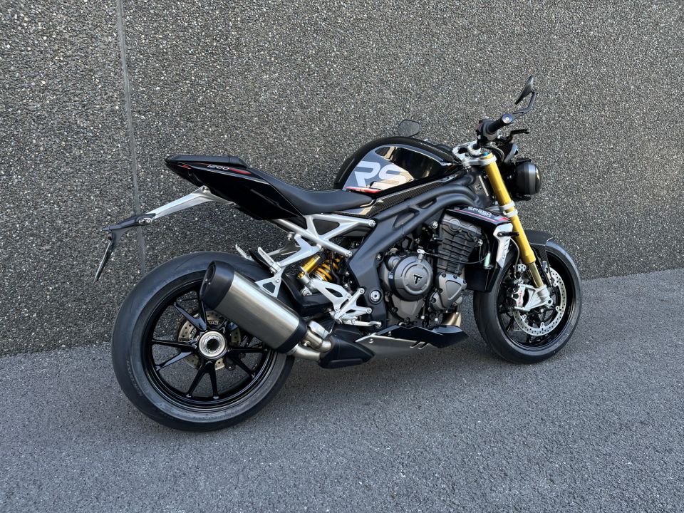 TRIUMPH SPEED TRIPLE 1200 RS 4