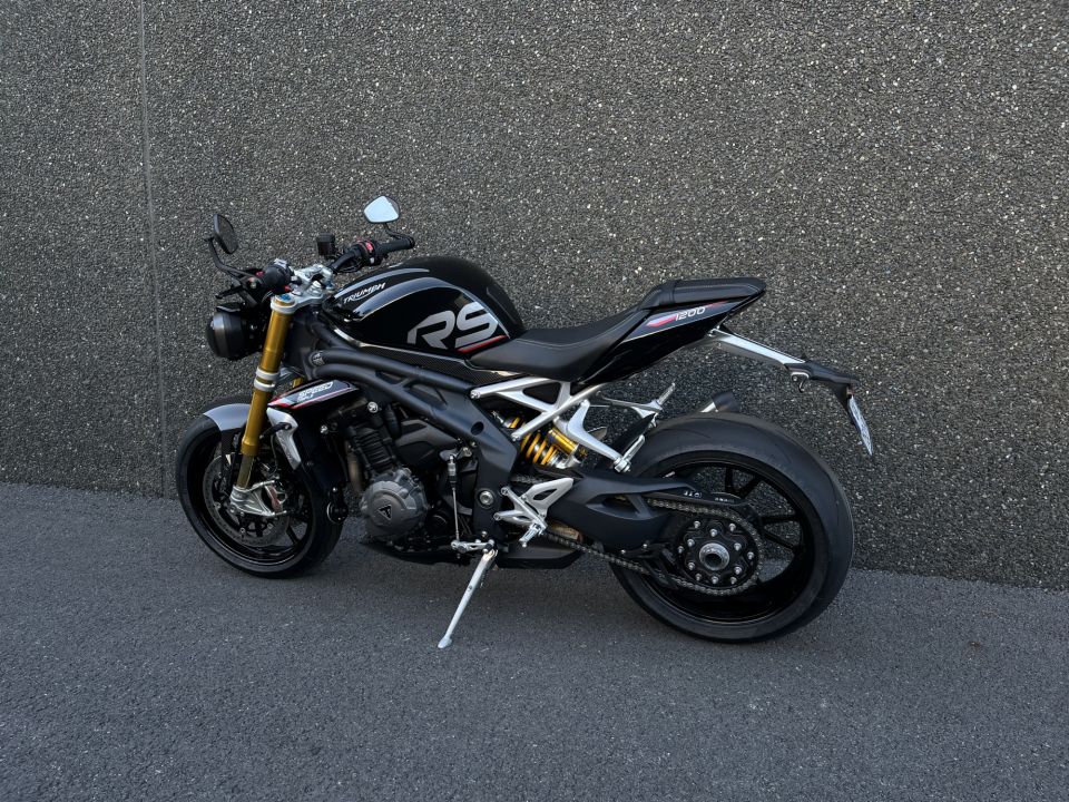 TRIUMPH SPEED TRIPLE 1200 RS 4