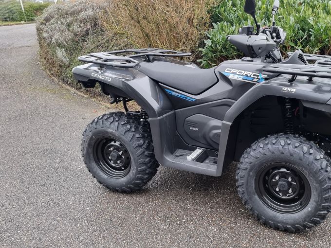 CF MOTO CFORCE 520 4