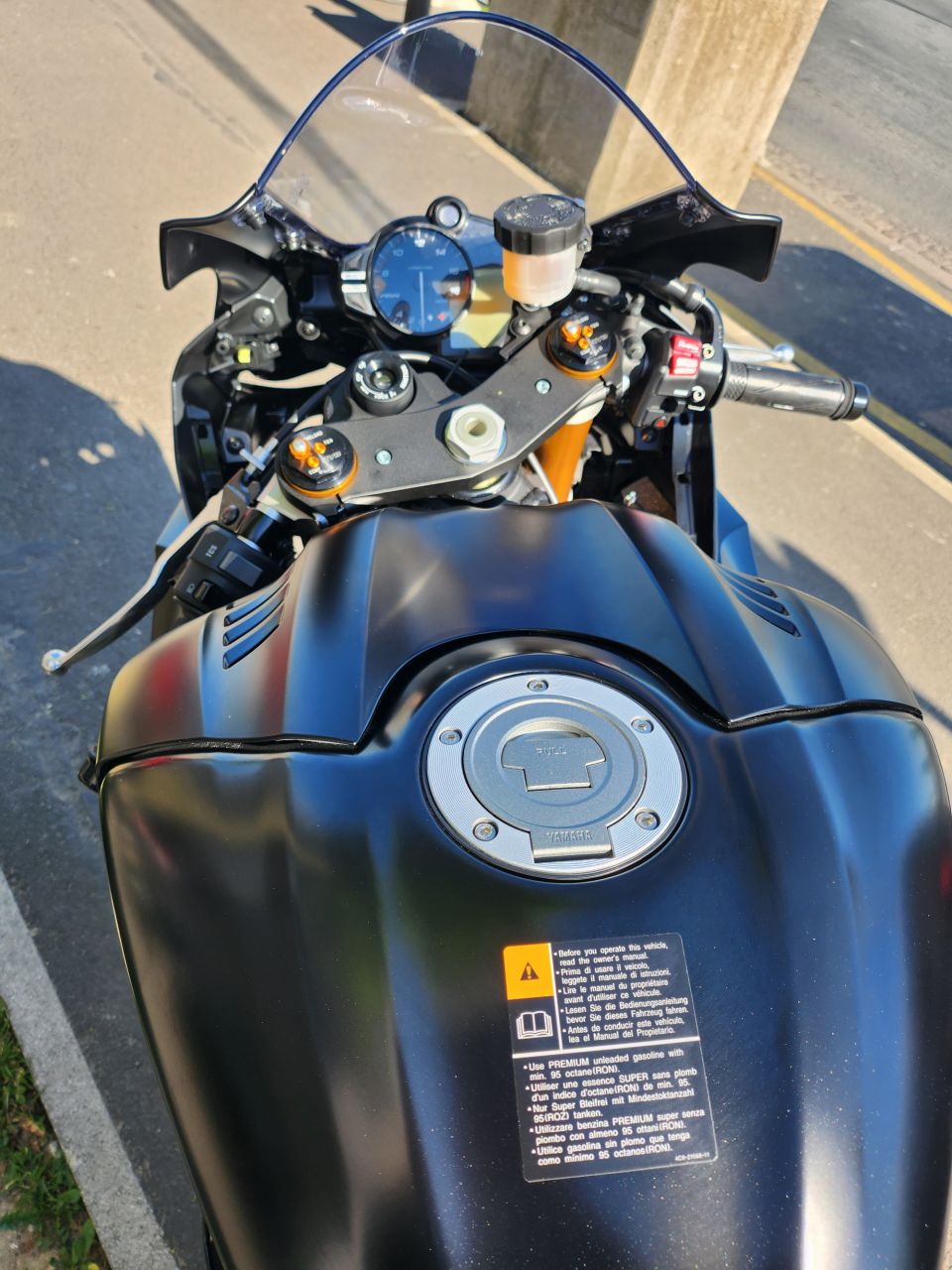 YAMAHA YZF-R6 RACE 4