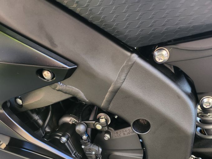 YAMAHA YZF-R6 RACE 4