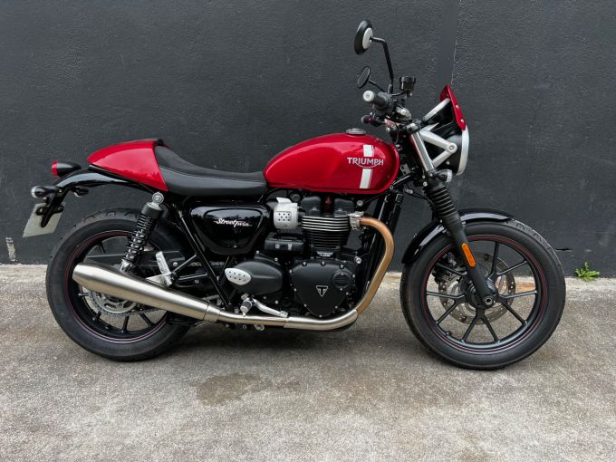 TRIUMPH STREET TWIN  900 4