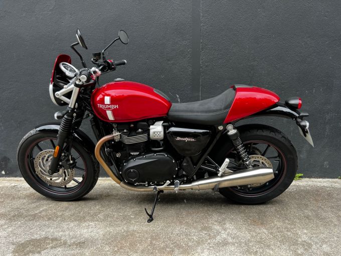 TRIUMPH STREET TWIN  900 4