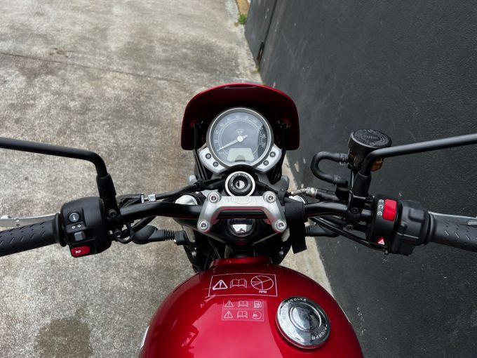 TRIUMPH STREET TWIN  900 4