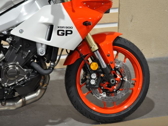 YAMAHA XSR 900 GP 4