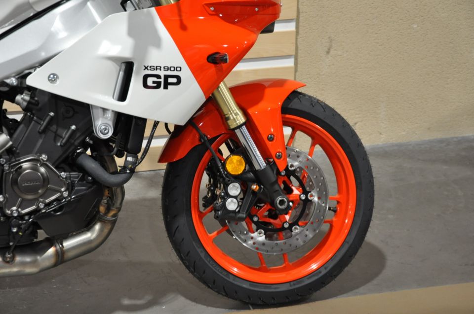YAMAHA XSR 900 GP 4