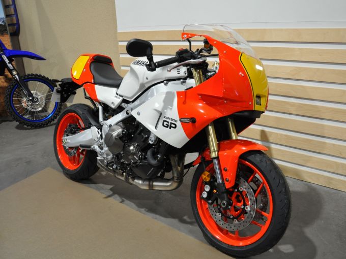 YAMAHA XSR 900 GP 4