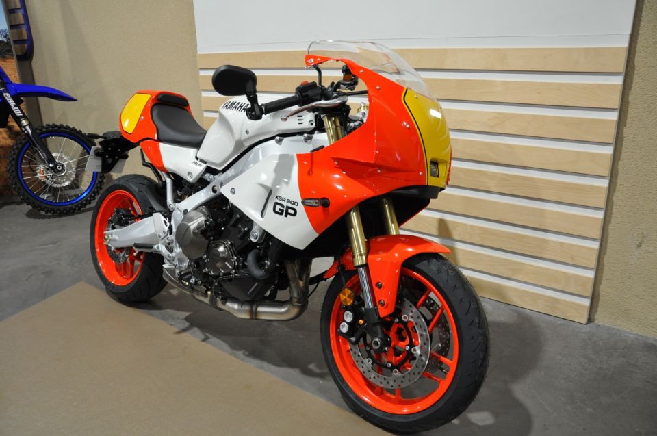 YAMAHA XSR 900 GP 4