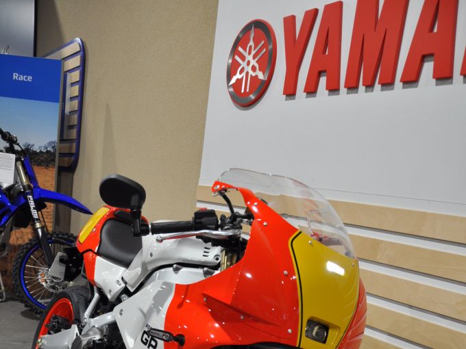 YAMAHA XSR 900 GP 4