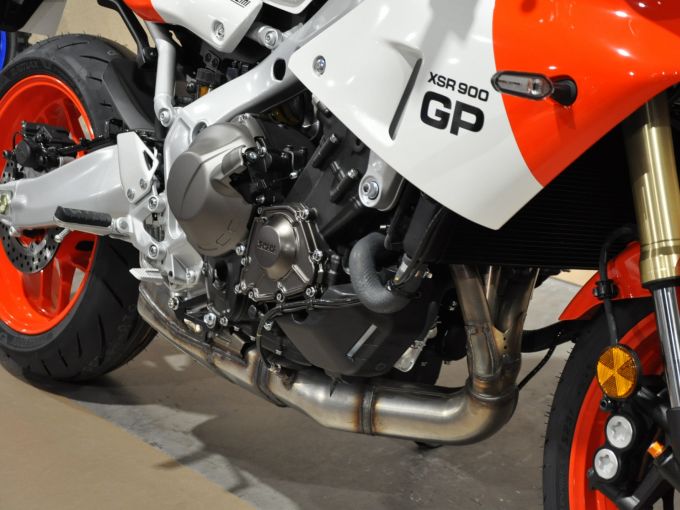 YAMAHA XSR 900 GP 4