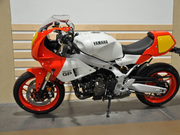 YAMAHA XSR 900 GP 4