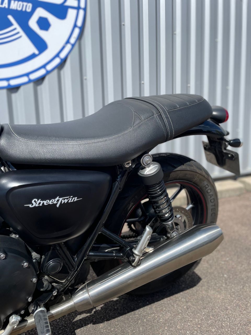 TRIUMPH STREET TWIN  900 4