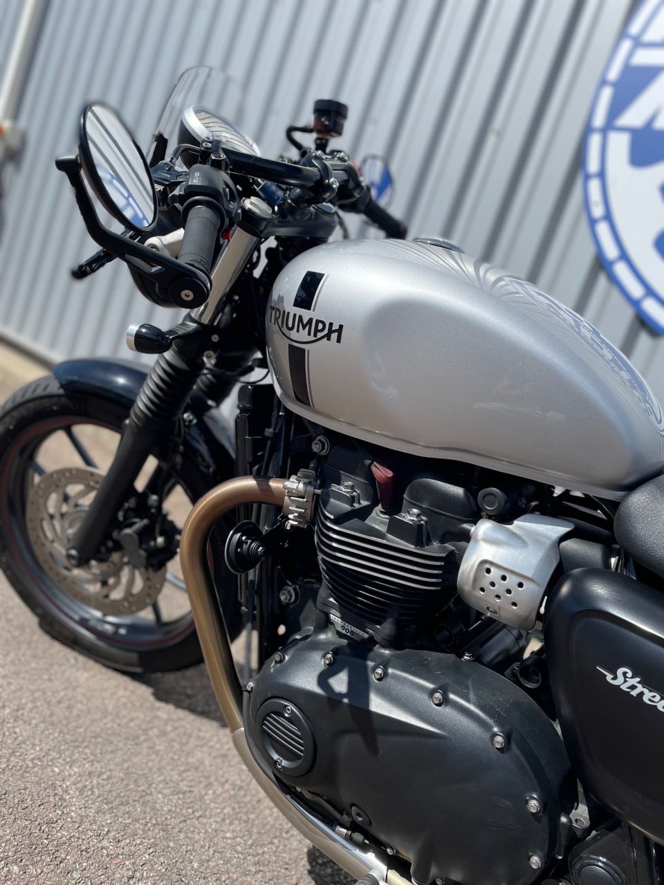 TRIUMPH STREET TWIN  900 4