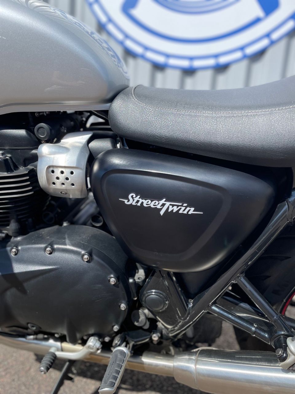 TRIUMPH STREET TWIN  900 4