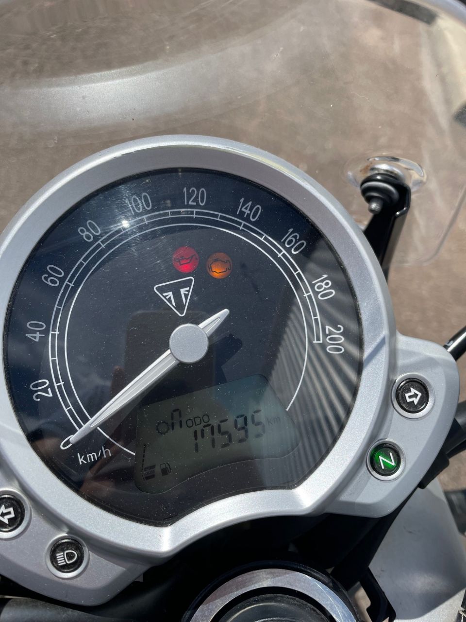 TRIUMPH STREET TWIN  900 4