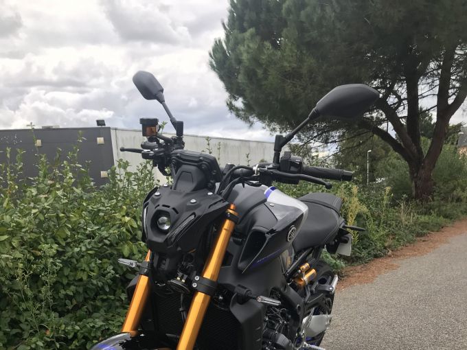 YAMAHA MT-09 SP 4