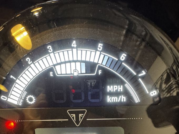 TRIUMPH SPEED TWIN 900 4