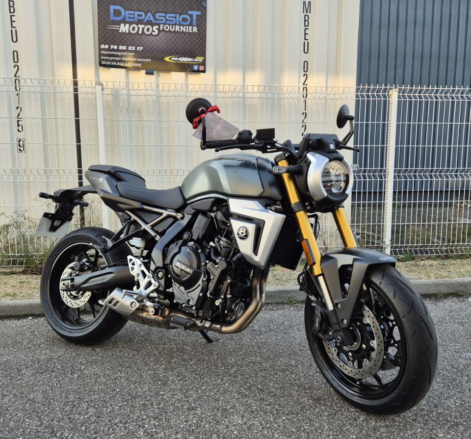 SUZUKI GSX-8T 4
