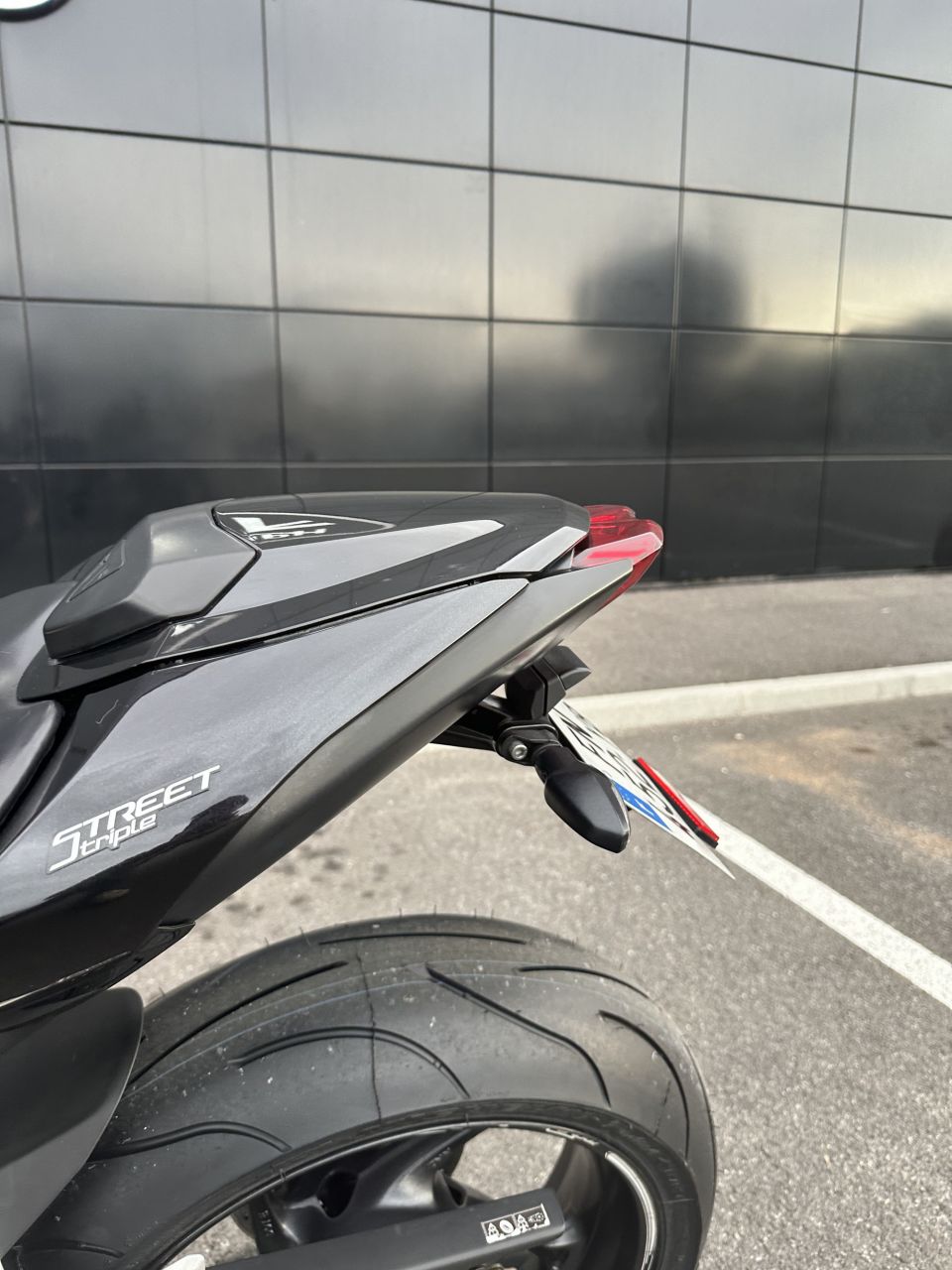 TRIUMPH STREET TRIPLE 660 S 4