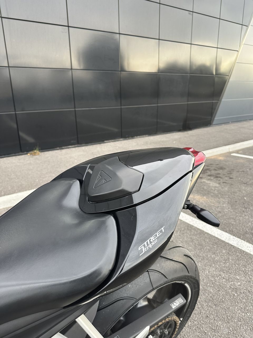 TRIUMPH STREET TRIPLE 660 S 4