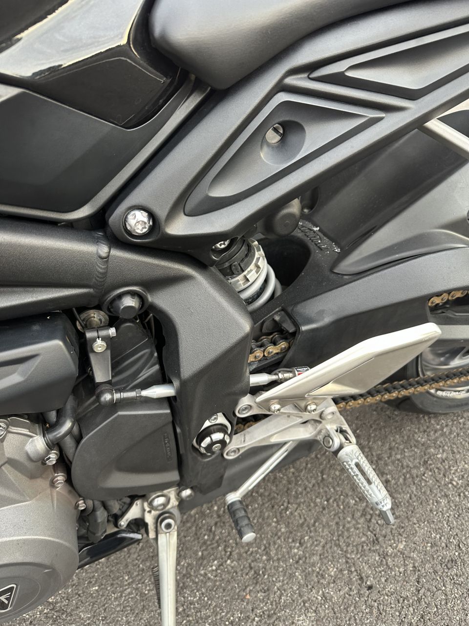 TRIUMPH STREET TRIPLE 660 S 4