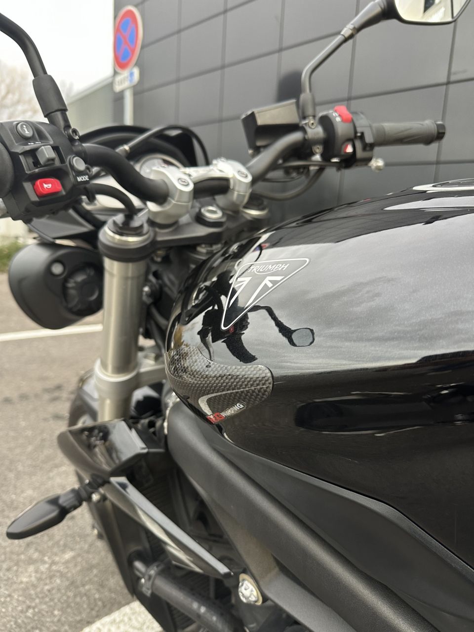 TRIUMPH STREET TRIPLE 660 S 4