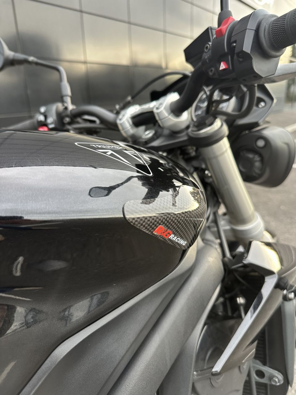 TRIUMPH STREET TRIPLE 660 S 4