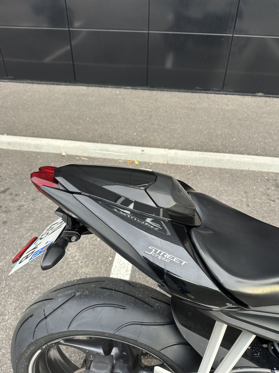 TRIUMPH STREET TRIPLE 660 S 4