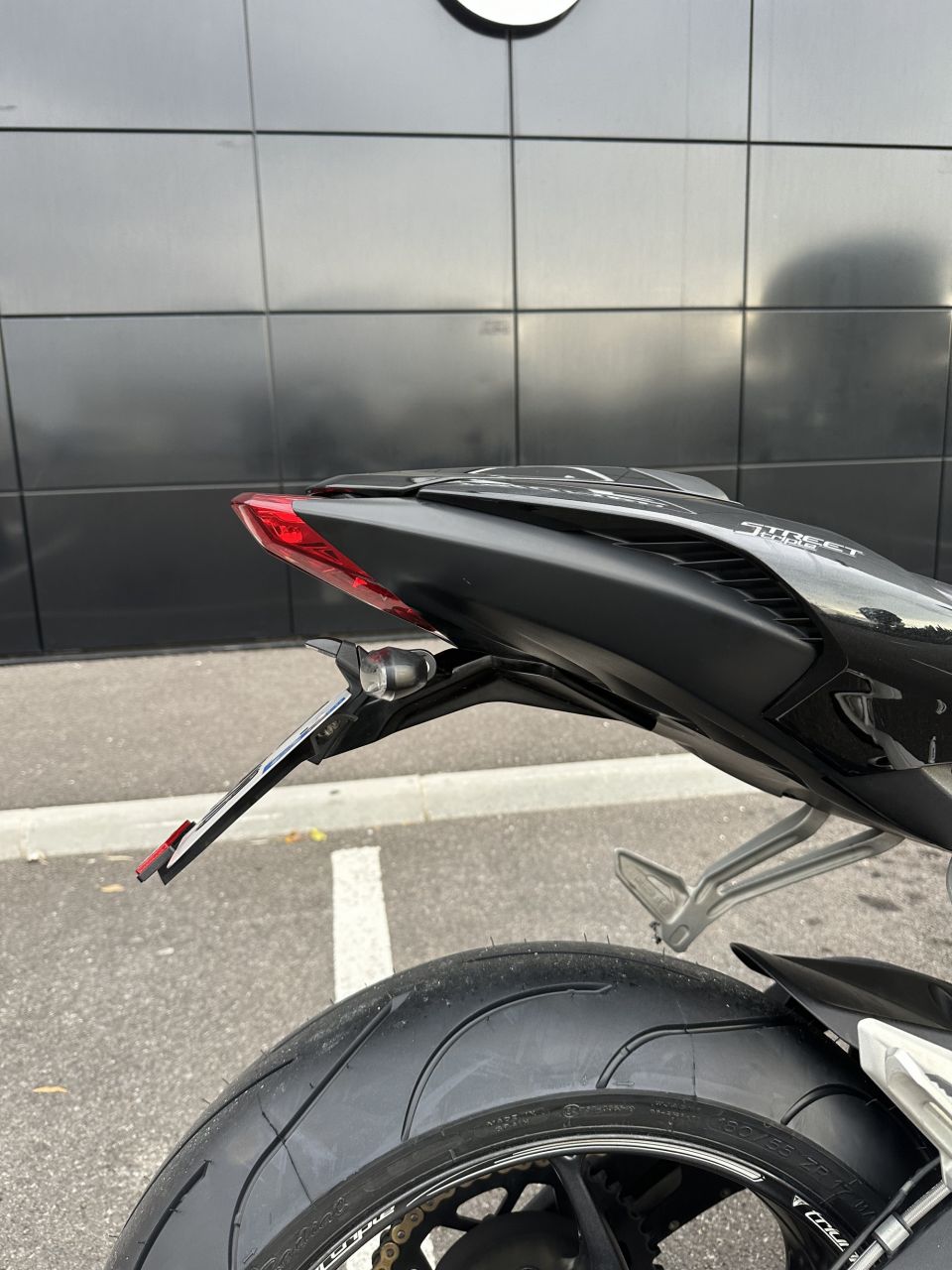 TRIUMPH STREET TRIPLE 660 S 4