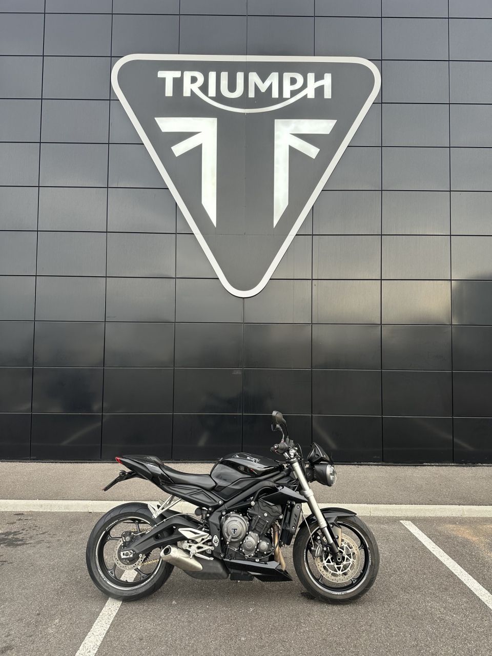 TRIUMPH STREET TRIPLE 660 S 4