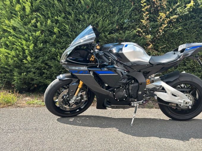 YAMAHA R1M 4