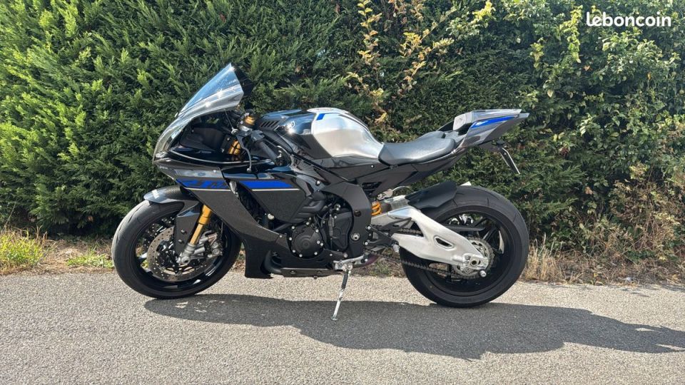 YAMAHA R1M 4