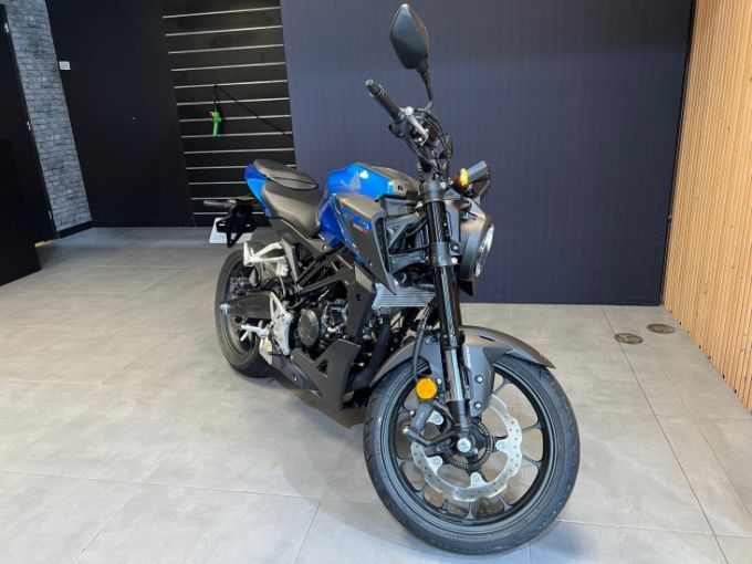 HONDA CB125R 4