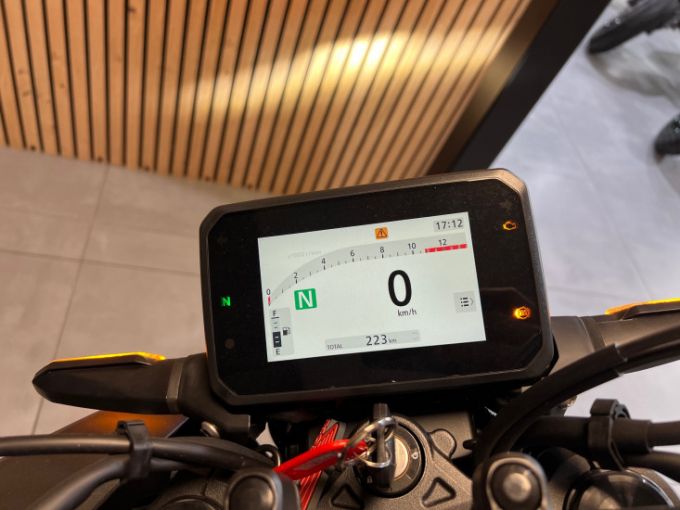 HONDA CB125R 4