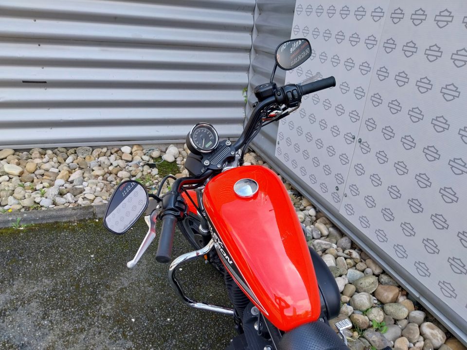 HARLEY-DAVIDSON SPORTSTER 883 4