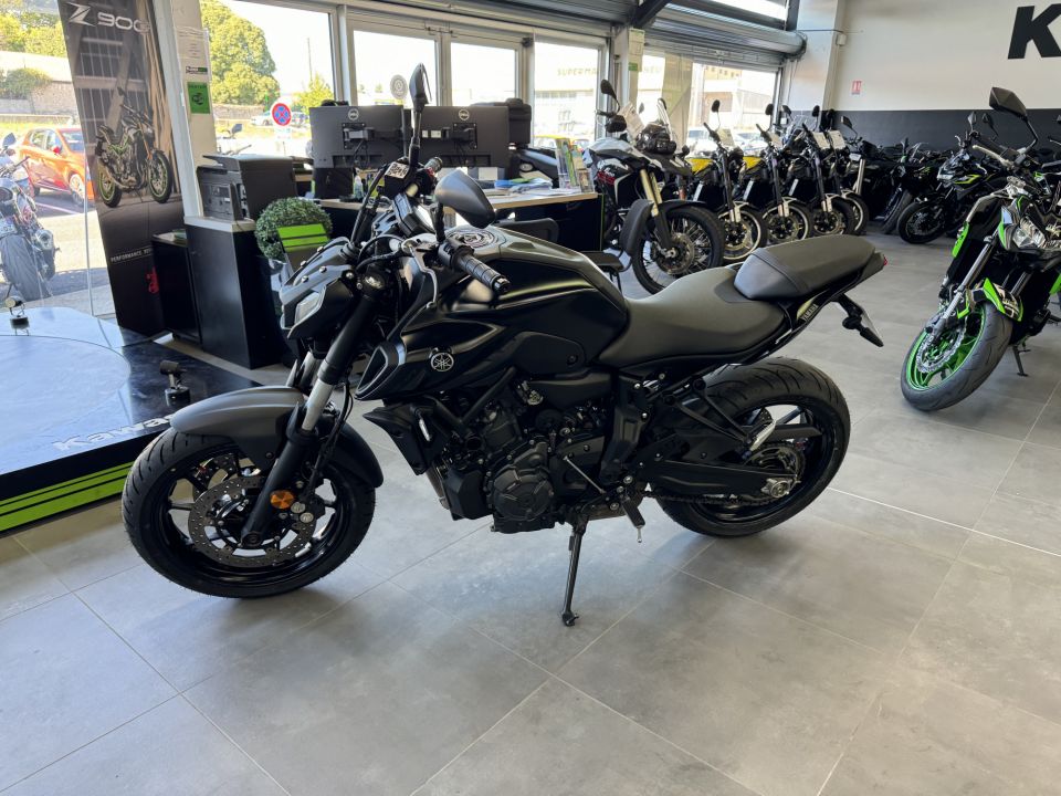 YAMAHA MT-07 (47.5CV) 4