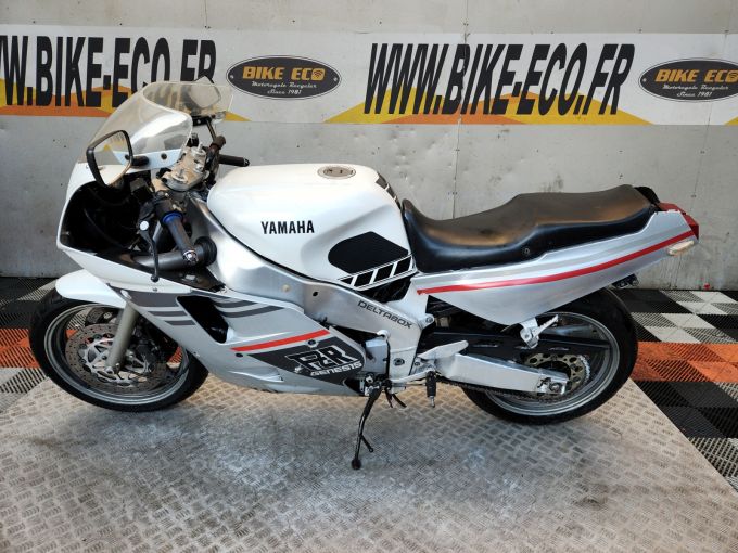 YAMAHA FZR 4